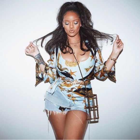 Iconic Chanel Vintage Fall 1994 Gold Metal Chain Black 94A Water Bottle Holder - Picture 17 of 17